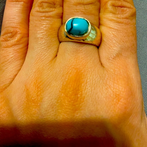 Beautiful ring - Picture 2 of 2